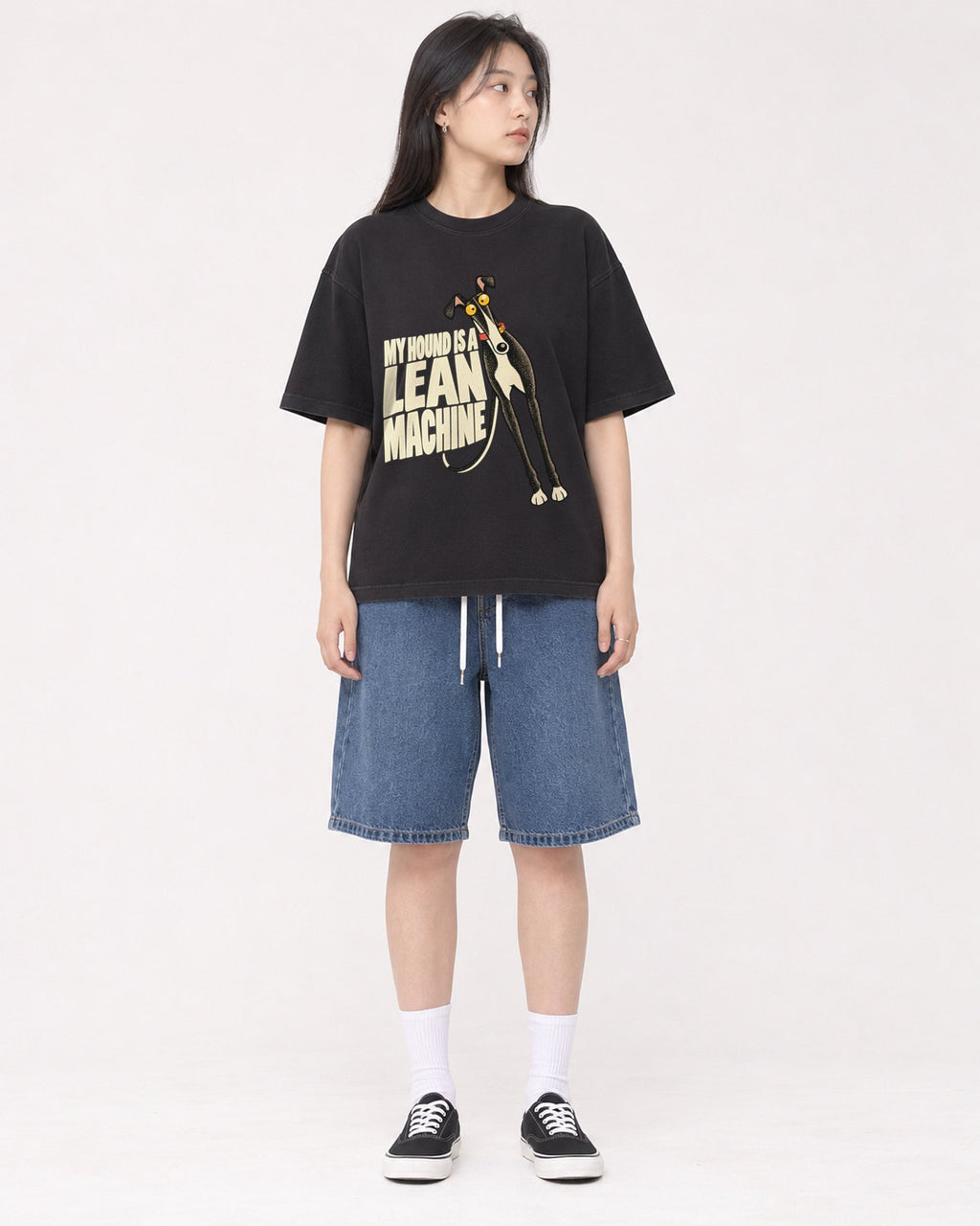 Mockup Boxy Heavyweight Tee Black female full-body 01