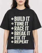 Mockup Boxy Heavyweight Tee Black female close-up 03