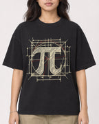 Mockup Boxy Heavyweight Tee Black female close-up 02