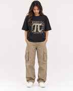 Mockup Boxy Heavyweight Tee Black female full-body 02
