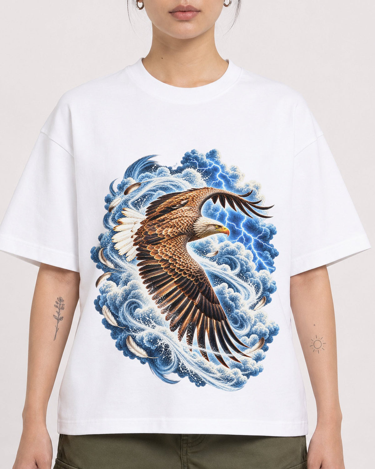 Mockup Boxy Heavyweight Tee White female close-up 12