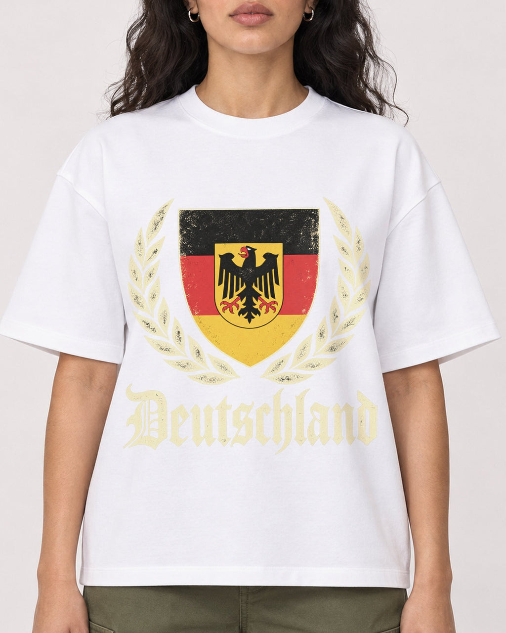 Mockup Boxy Heavyweight Tee White female close-up 07