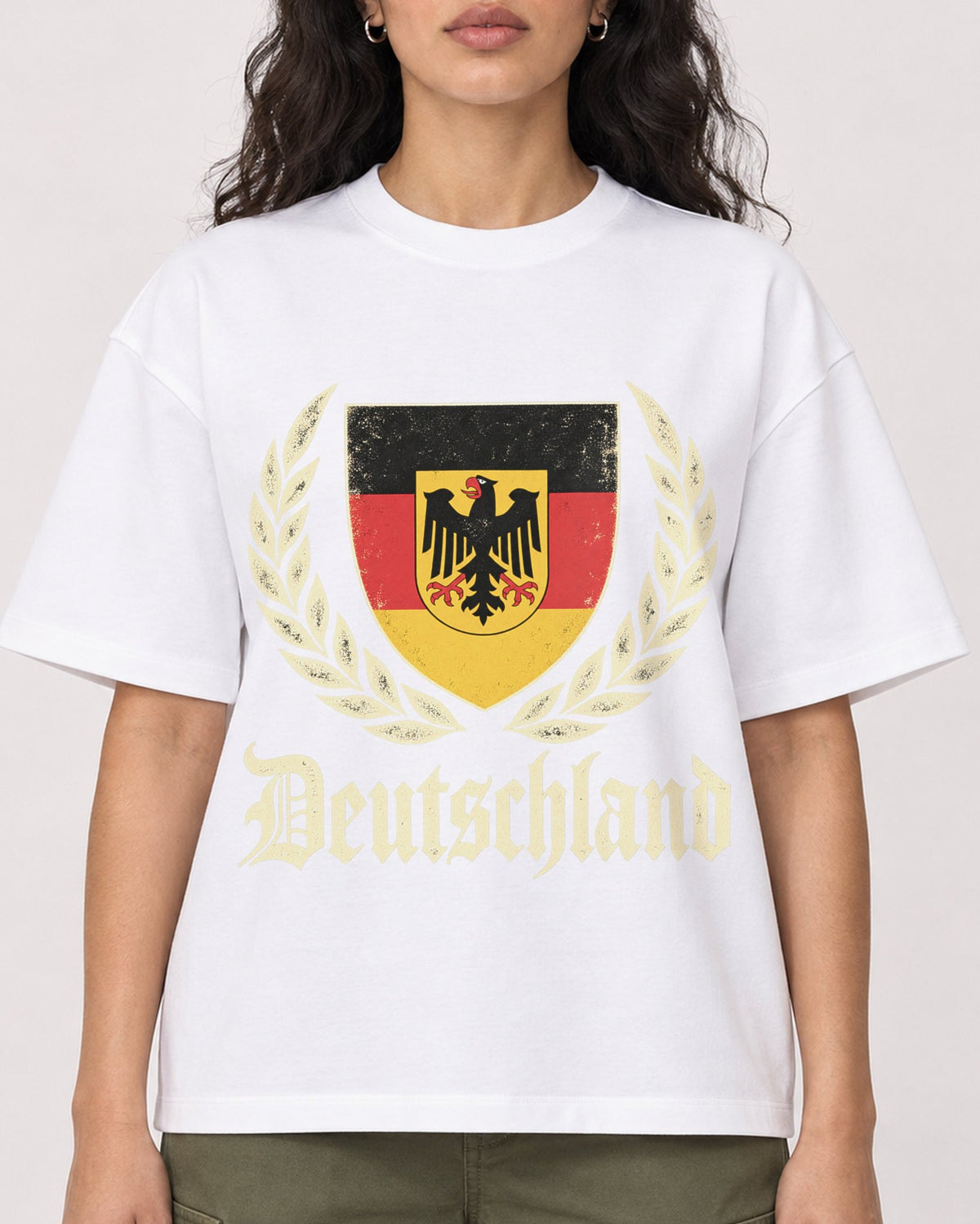 Mockup Boxy Heavyweight Tee White female close-up 07