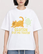 Mockup Boxy Heavyweight Tee White female close-up 11