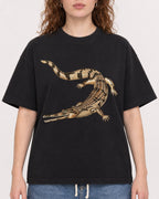 Mockup Boxy Heavyweight Tee Black female close-up 09