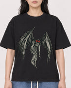 Mockup Boxy Heavyweight Tee Black female close-up 13