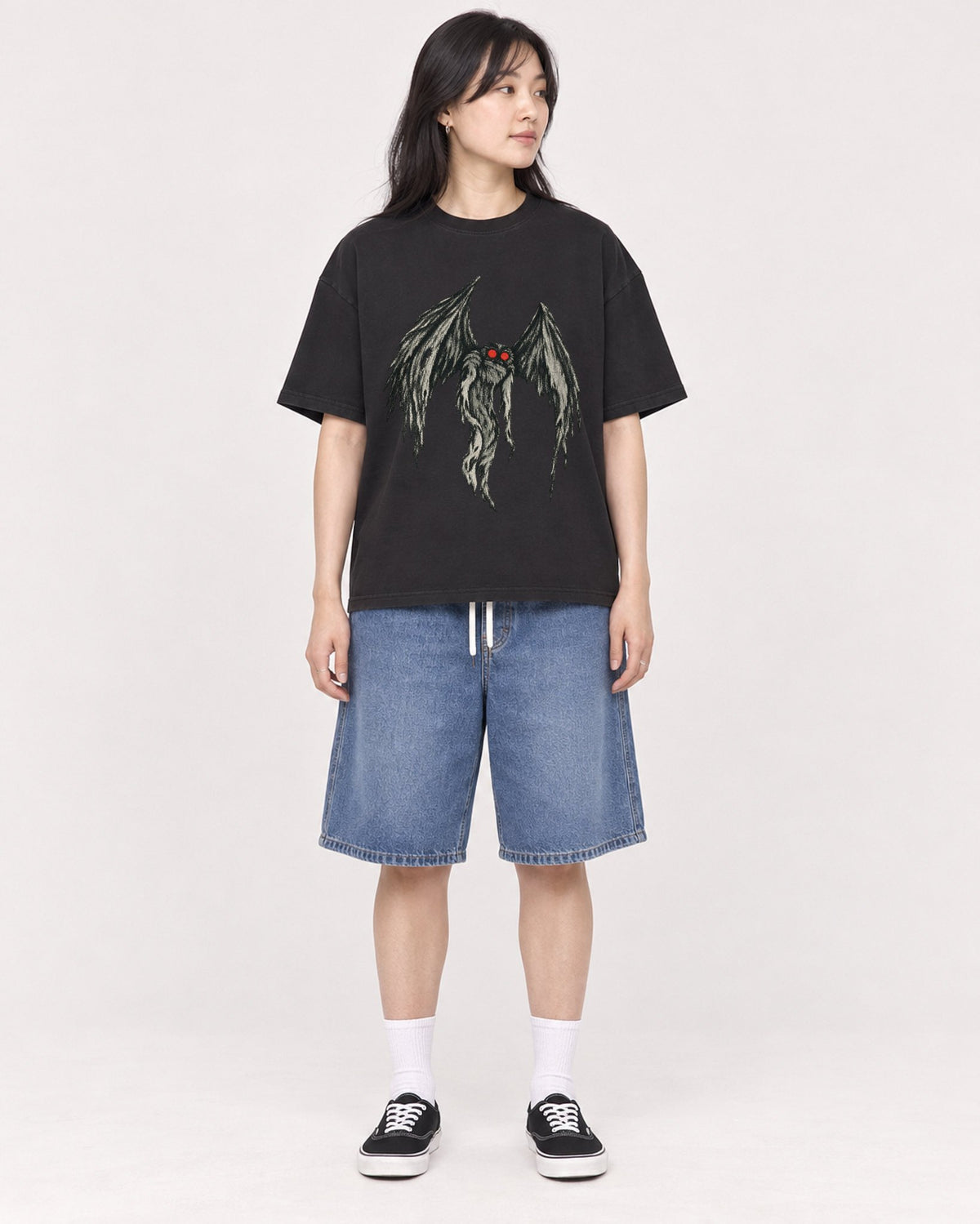 Mockup Boxy Heavyweight Tee Black female full-body 13