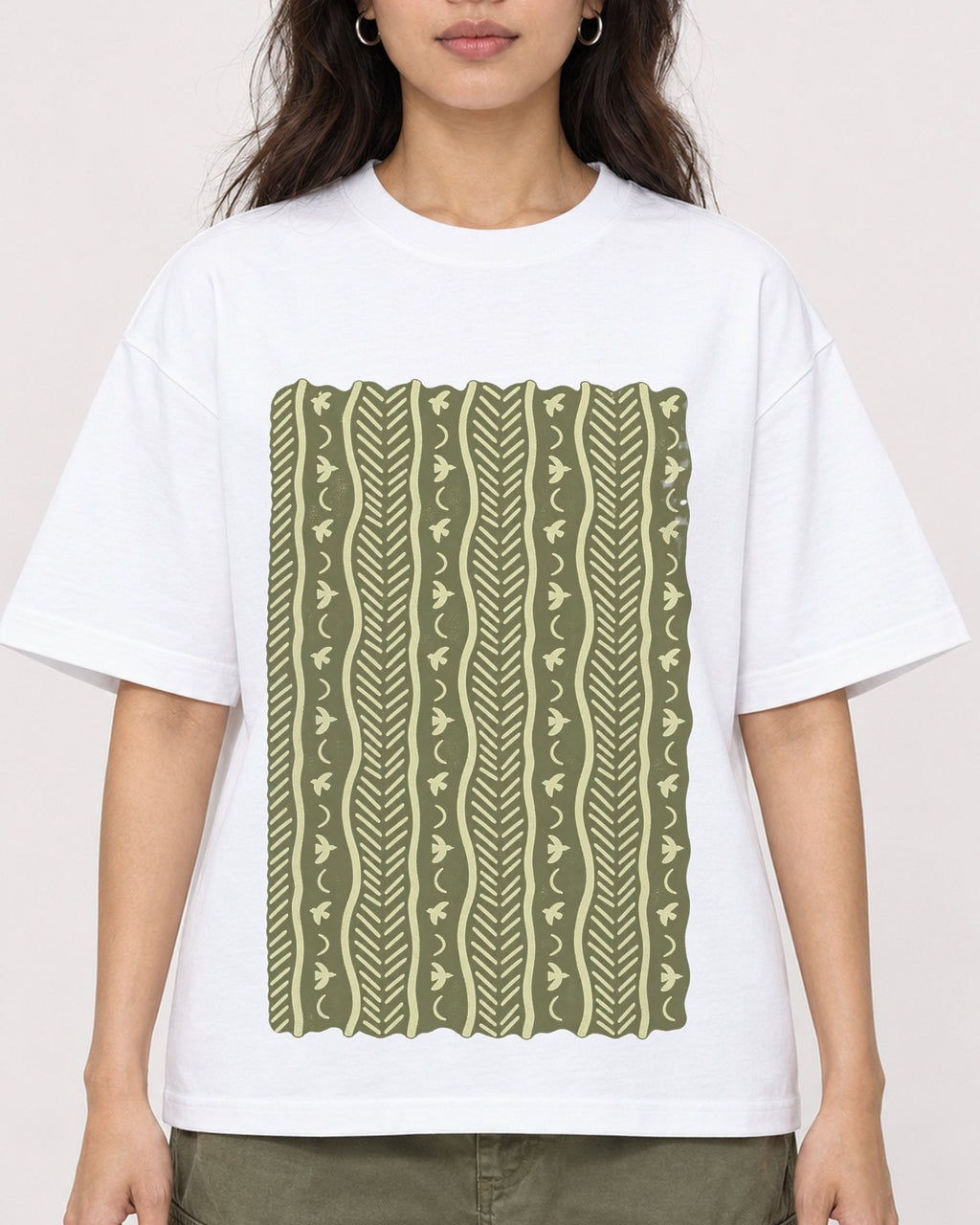 Mockup Boxy Heavyweight Tee White female close-up 02