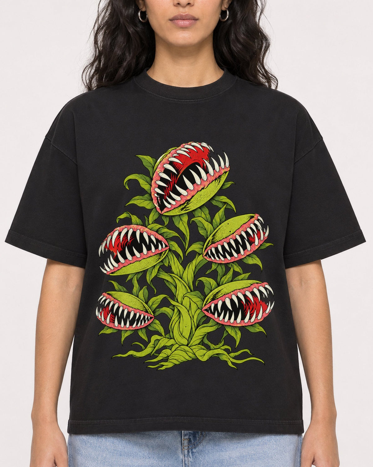 Mockup Boxy Heavyweight Tee Black female close-up 07