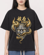 Mockup Boxy Heavyweight Tee Black female close-up 01
