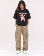 Mockup Boxy Heavyweight Tee Black female full-body 02