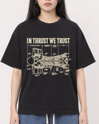 Mockup Boxy Heavyweight Tee Black female close-up 01