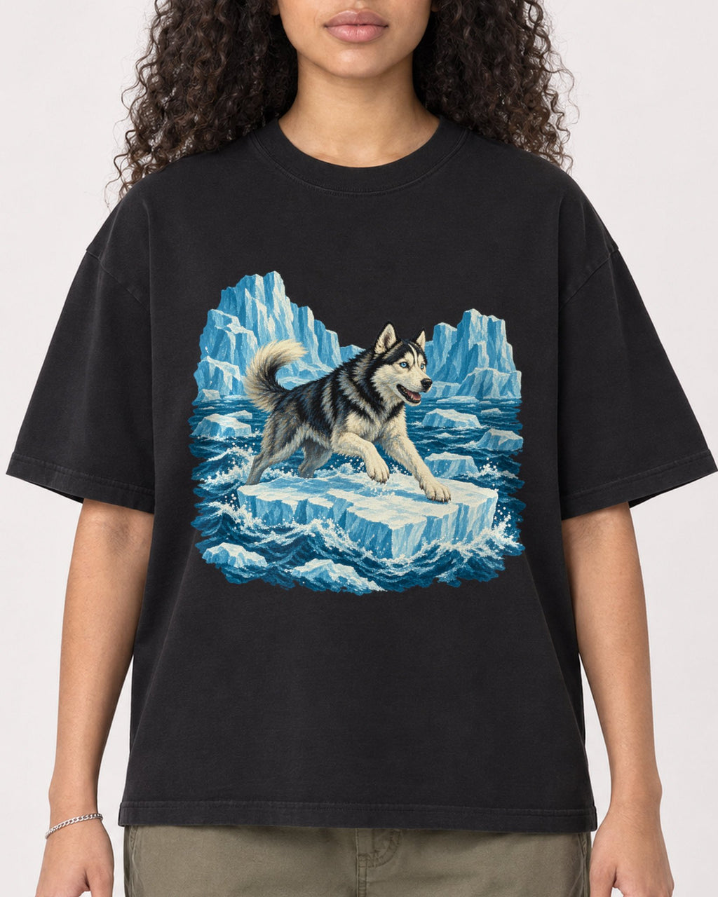 Mockup Boxy Heavyweight Tee Black female close-up 10