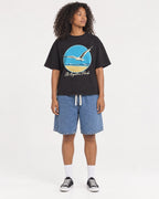 Mockup Boxy Heavyweight Tee Black female full-body 05