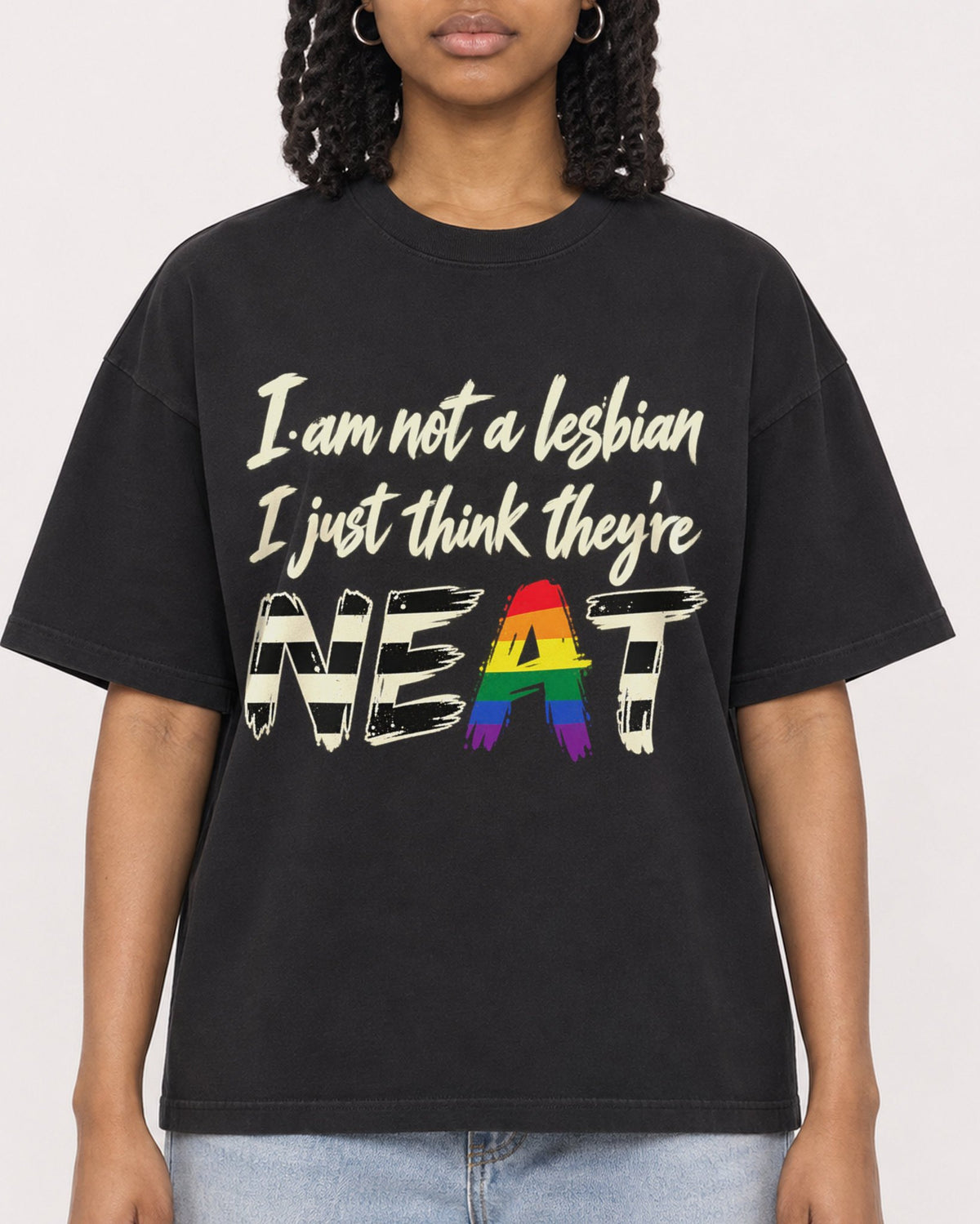Mockup Boxy Heavyweight Tee Black female close-up 15