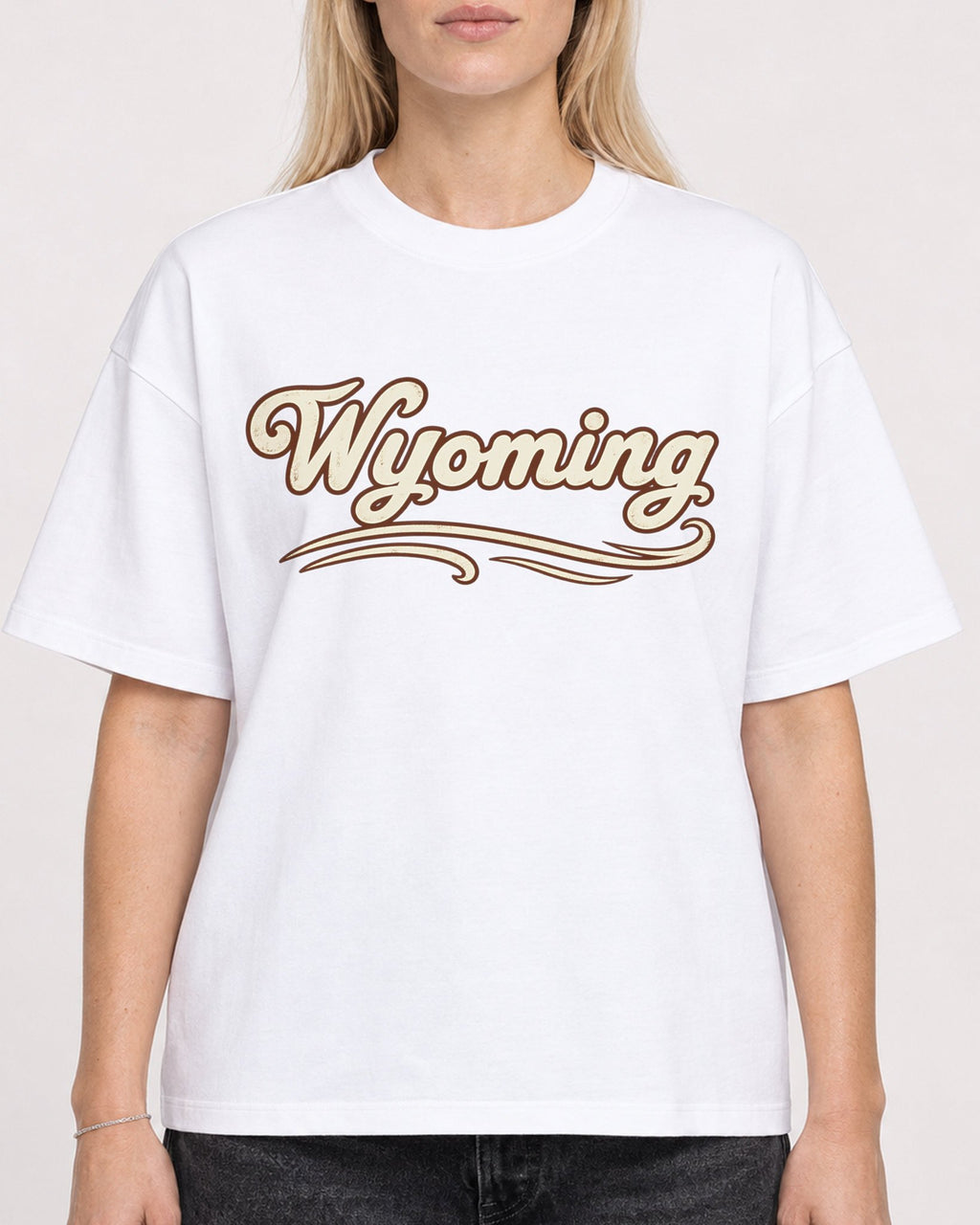 Mockup Boxy Heavyweight Tee White female close-up 08