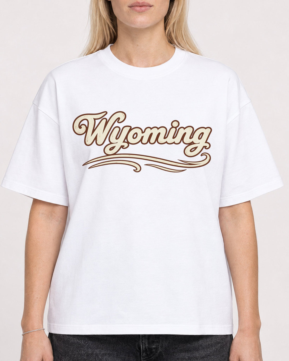 Mockup Boxy Heavyweight Tee White female close-up 08