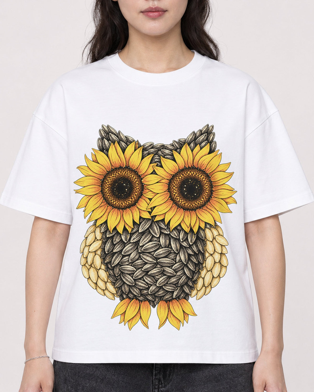 Mockup Boxy Heavyweight Tee White female close-up 03