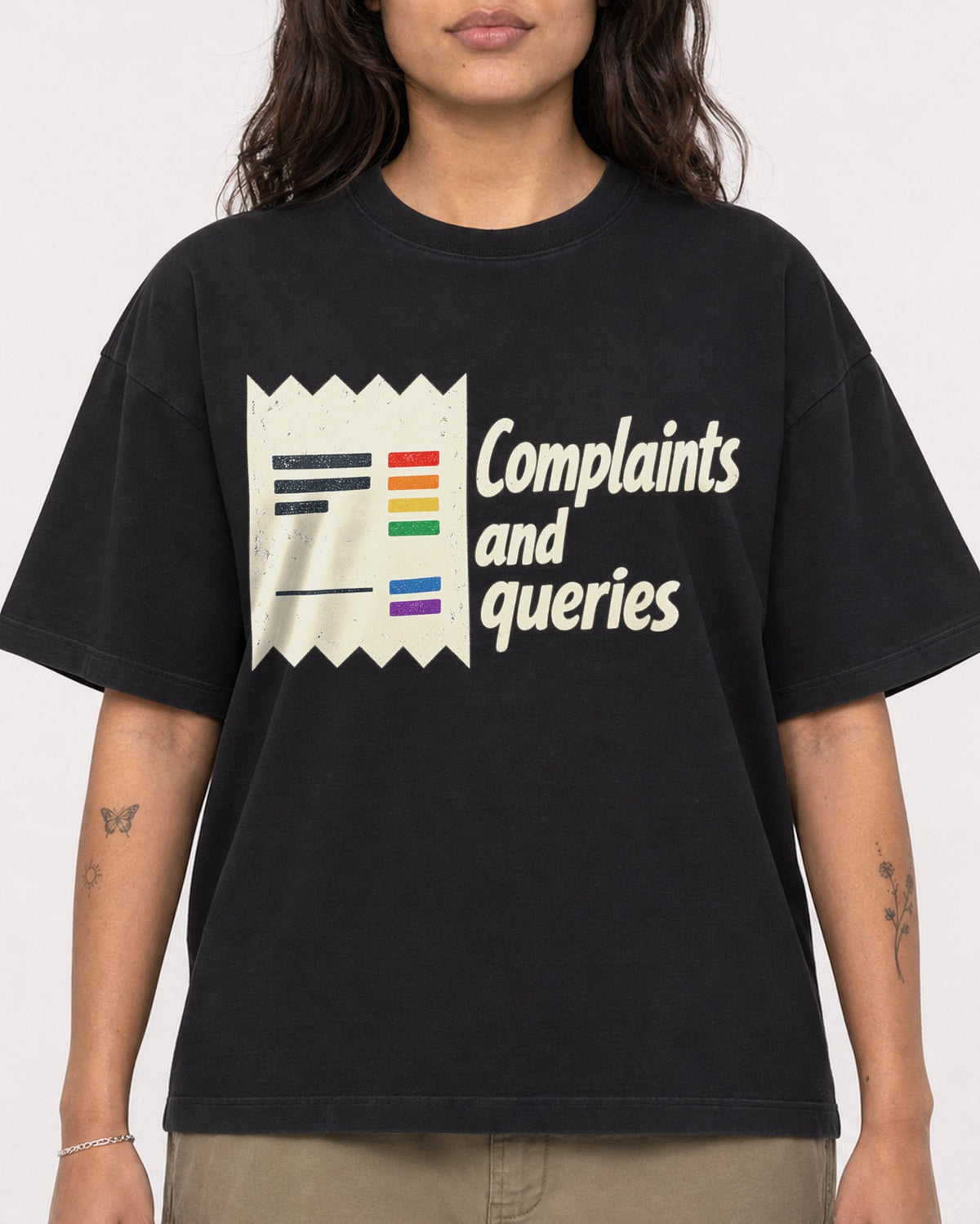 Mockup Boxy Heavyweight Tee Black female close-up 06