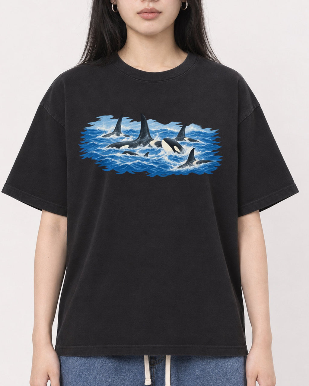 Mockup Boxy Heavyweight Tee Black female close-up 01
