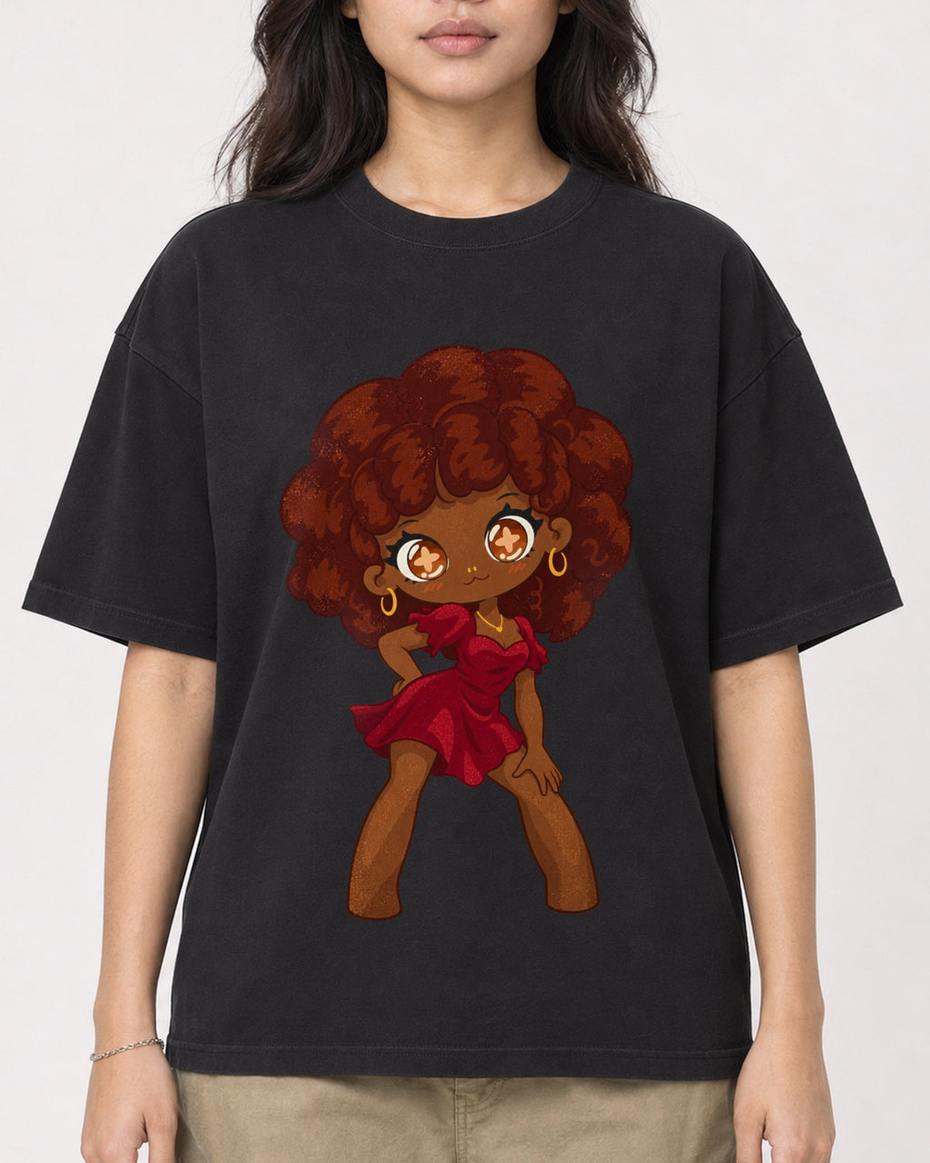 Mockup Boxy Heavyweight Tee Black female close-up 02
