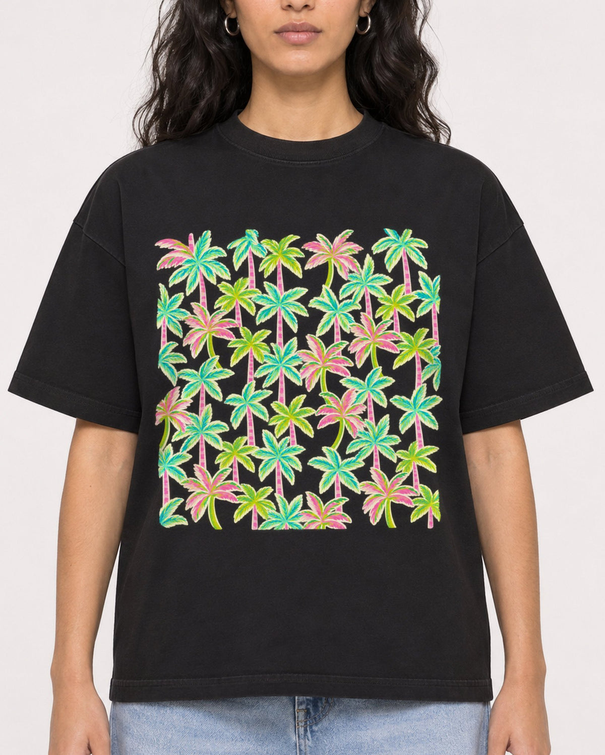 Mockup Boxy Heavyweight Tee Black female close-up 07