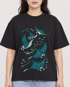 Mockup Boxy Heavyweight Tee Black female close-up 03