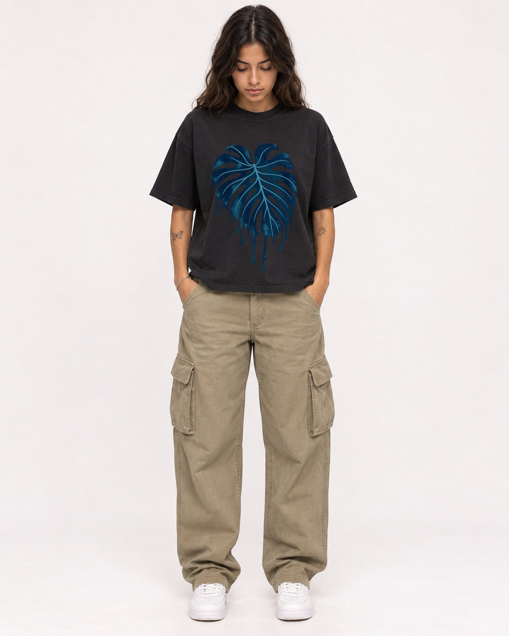 Mockup Boxy Heavyweight Tee Black female full-body 06