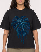 Mockup Boxy Heavyweight Tee Black female close-up 06