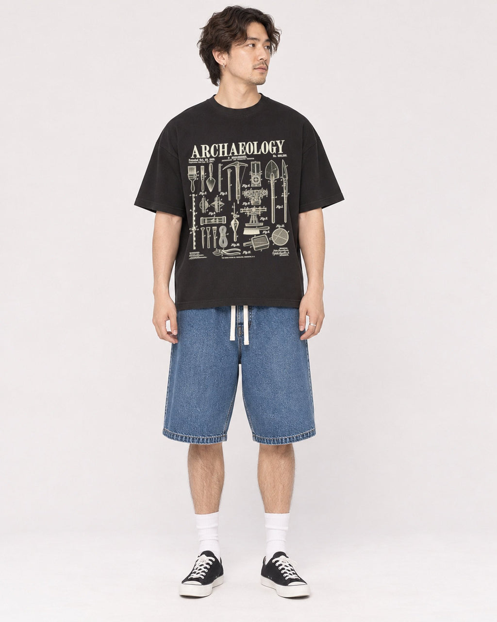 Mockup Boxy Heavyweight Tee Black male full-body 03
