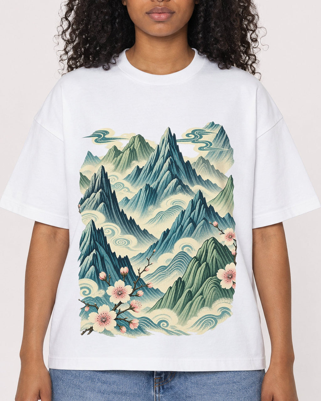 Mockup Boxy Heavyweight Tee White female close-up 05
