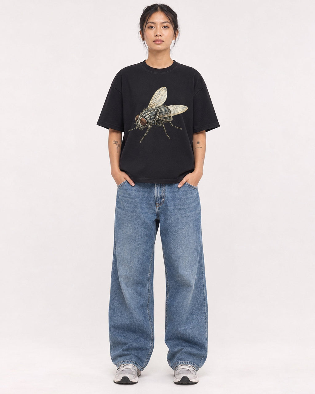 Mockup Boxy Heavyweight Tee Black female full-body 12