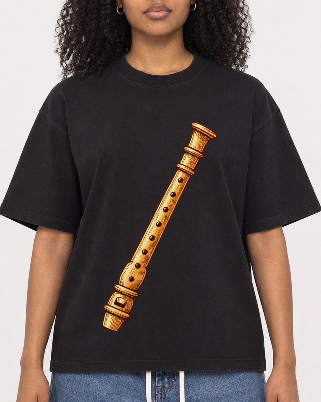Mockup Boxy Heavyweight Tee Black female close-up 05