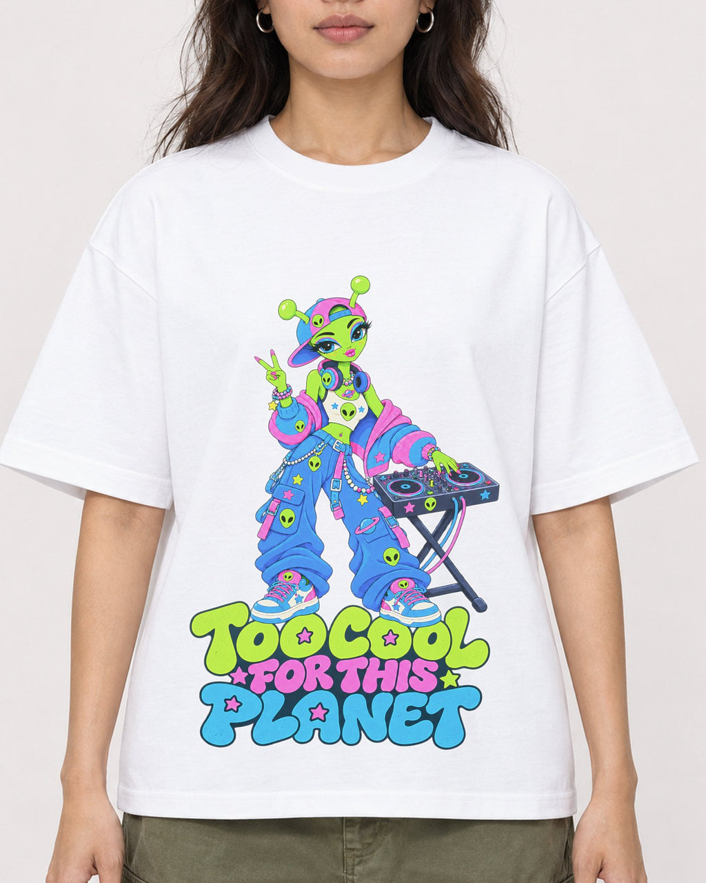 Mockup Boxy Heavyweight Tee White female close-up 02