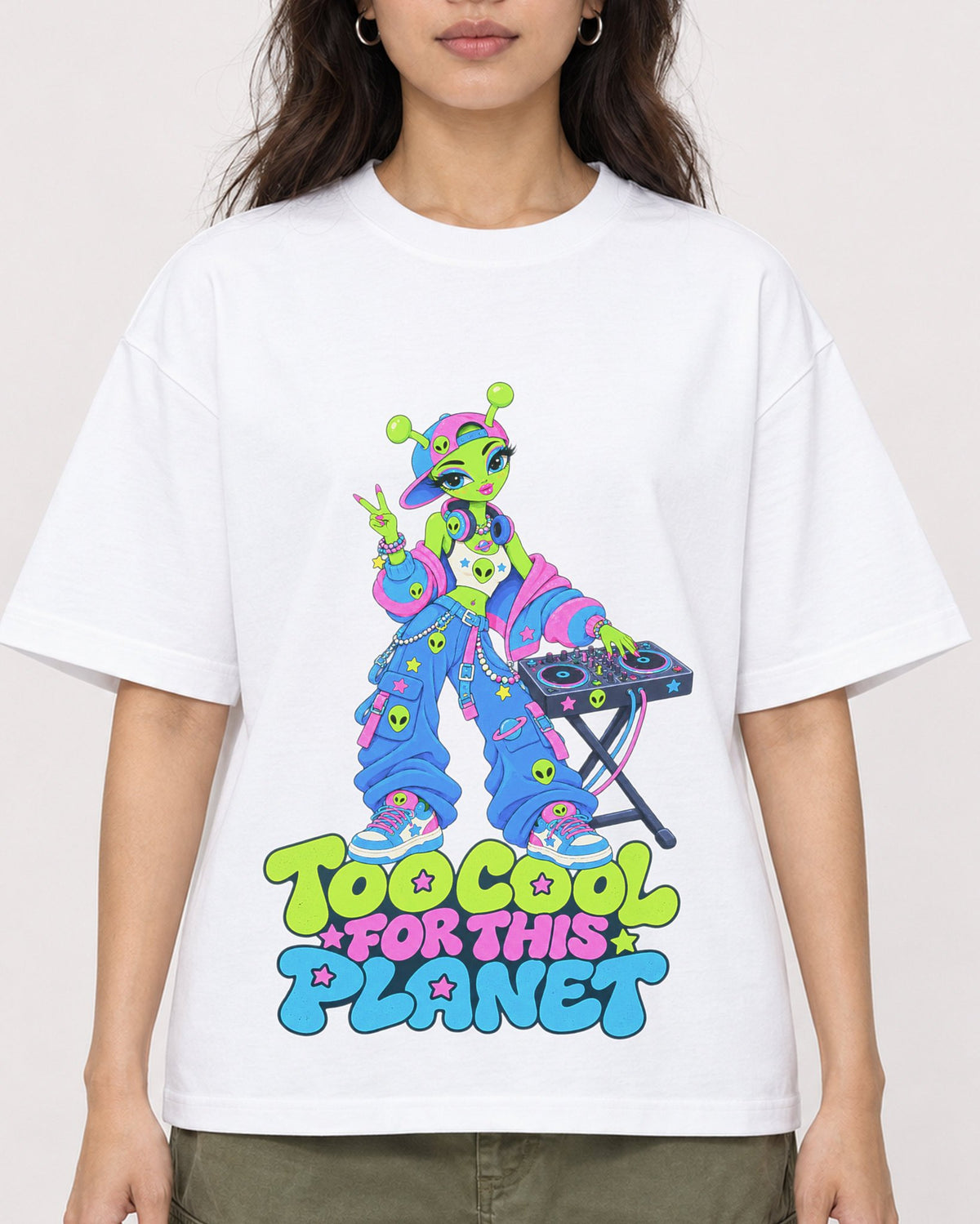 Mockup Boxy Heavyweight Tee White female close-up 02