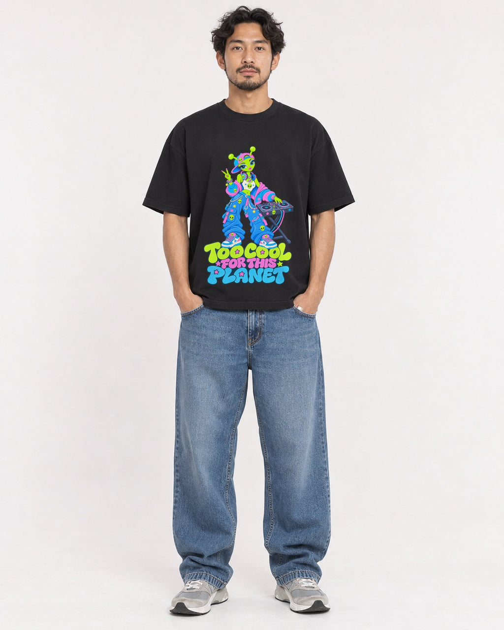Mockup Boxy Heavyweight Tee Black male full-body 02
