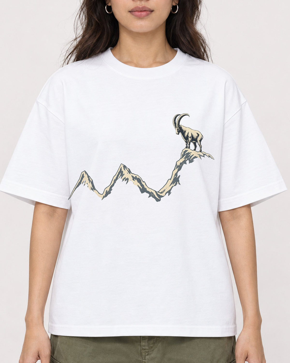 Mockup Boxy Heavyweight Tee White female close-up 02