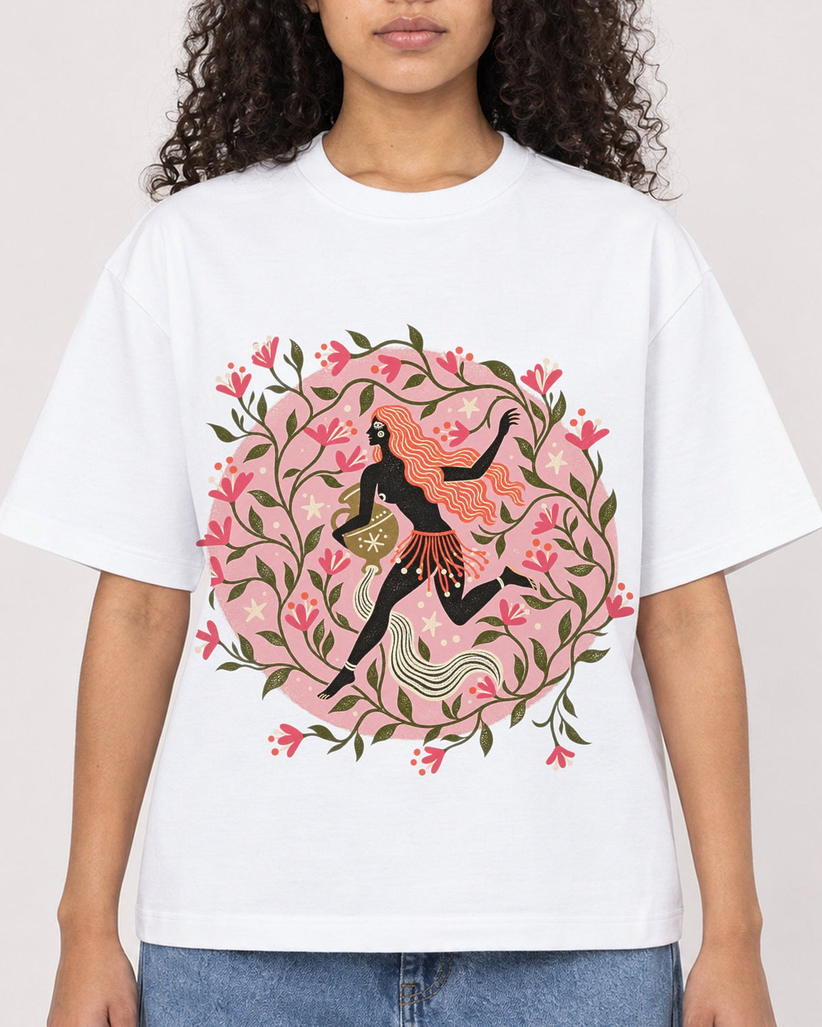 Mockup Boxy Heavyweight Tee White female close-up 10