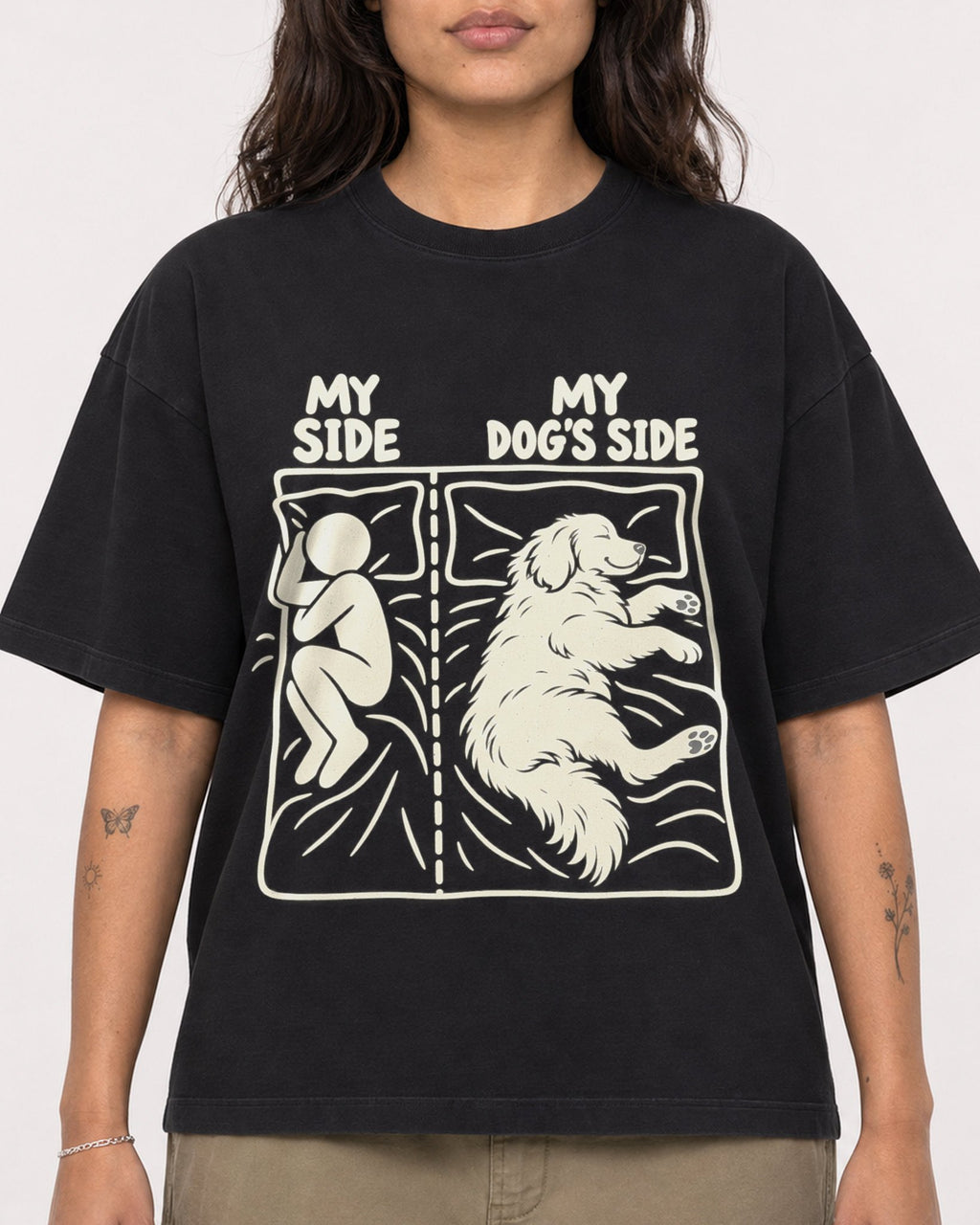 Mockup Boxy Heavyweight Tee Black female close-up 06