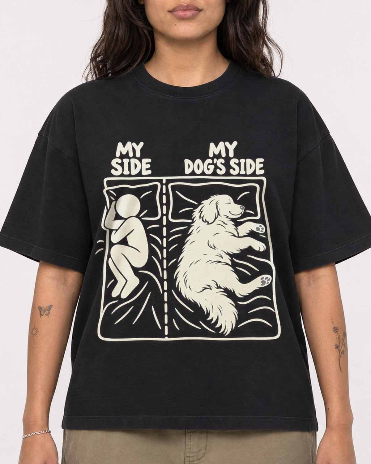 Mockup Boxy Heavyweight Tee Black female close-up 06