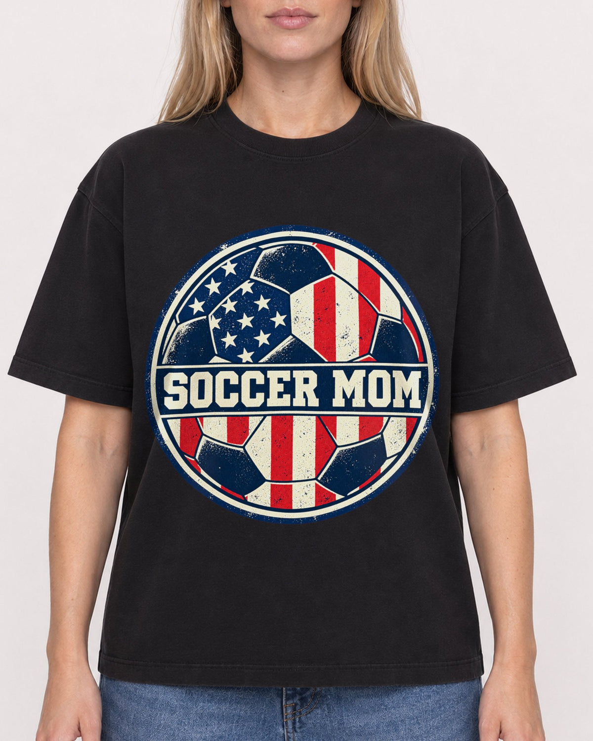 Mockup Boxy Heavyweight Tee Black female close-up 08