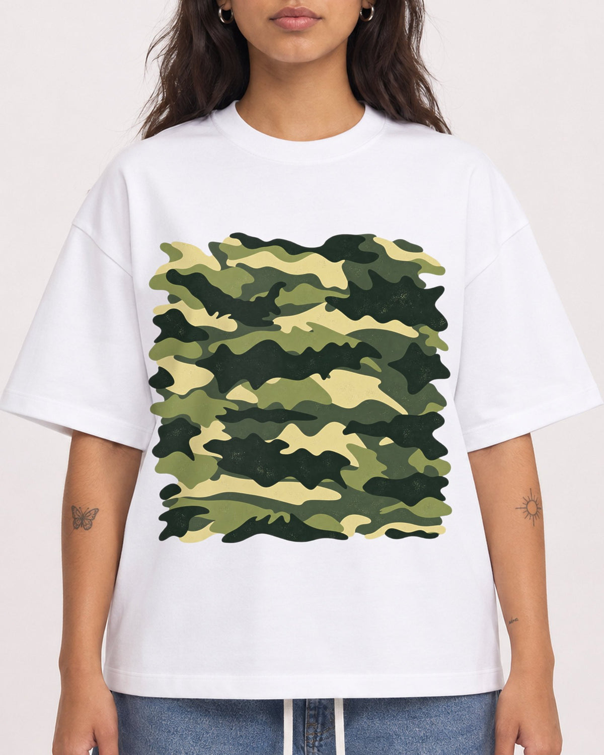 Mockup Boxy Heavyweight Tee White female close-up 06