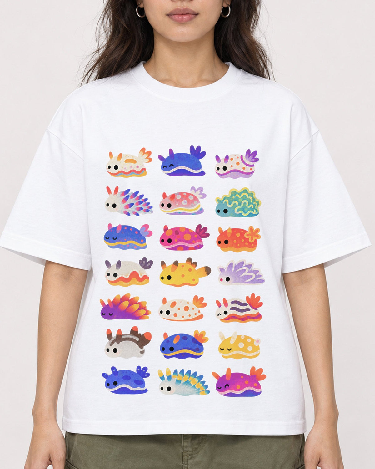 Mockup Boxy Heavyweight Tee White female close-up 02