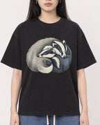 Mockup Boxy Heavyweight Tee Black female close-up 01