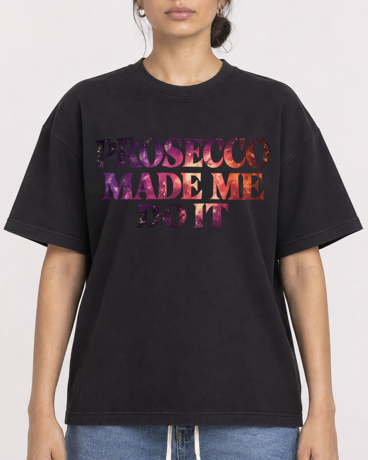 Mockup Boxy Heavyweight Tee Black female close-up 17