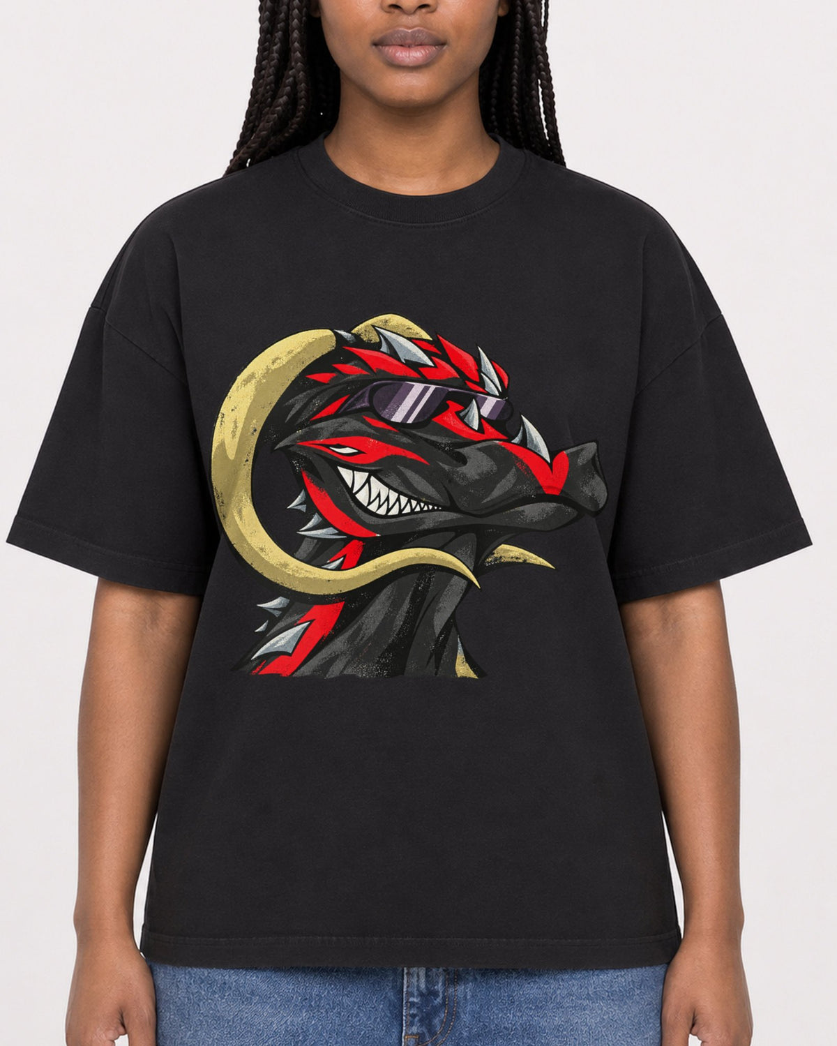 Mockup Boxy Heavyweight Tee Black female close-up 04