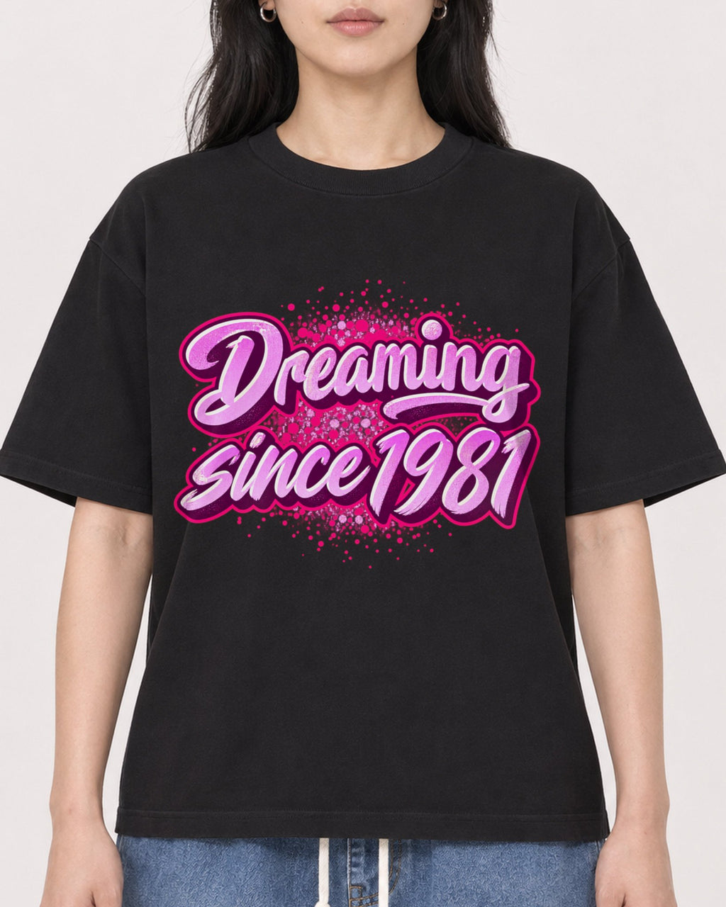 Mockup Boxy Heavyweight Tee Black female close-up 13