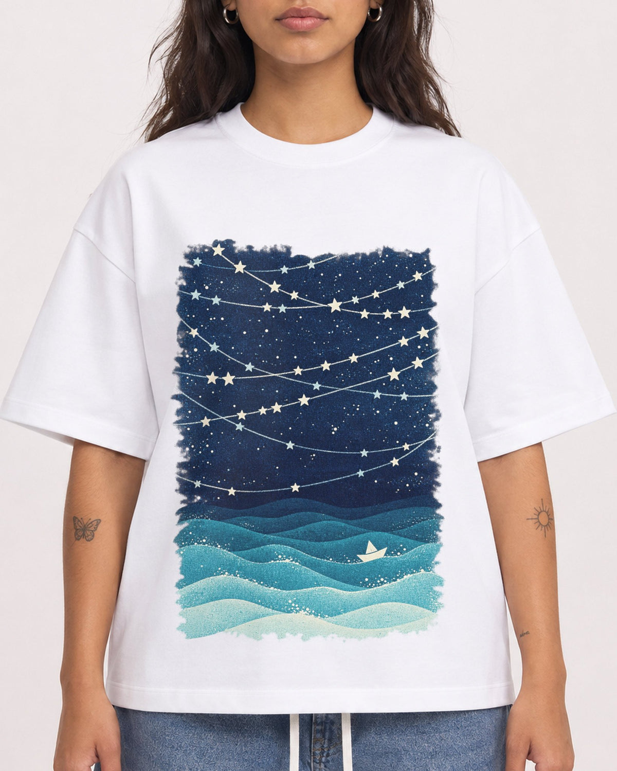 Mockup Boxy Heavyweight Tee White female close-up 06