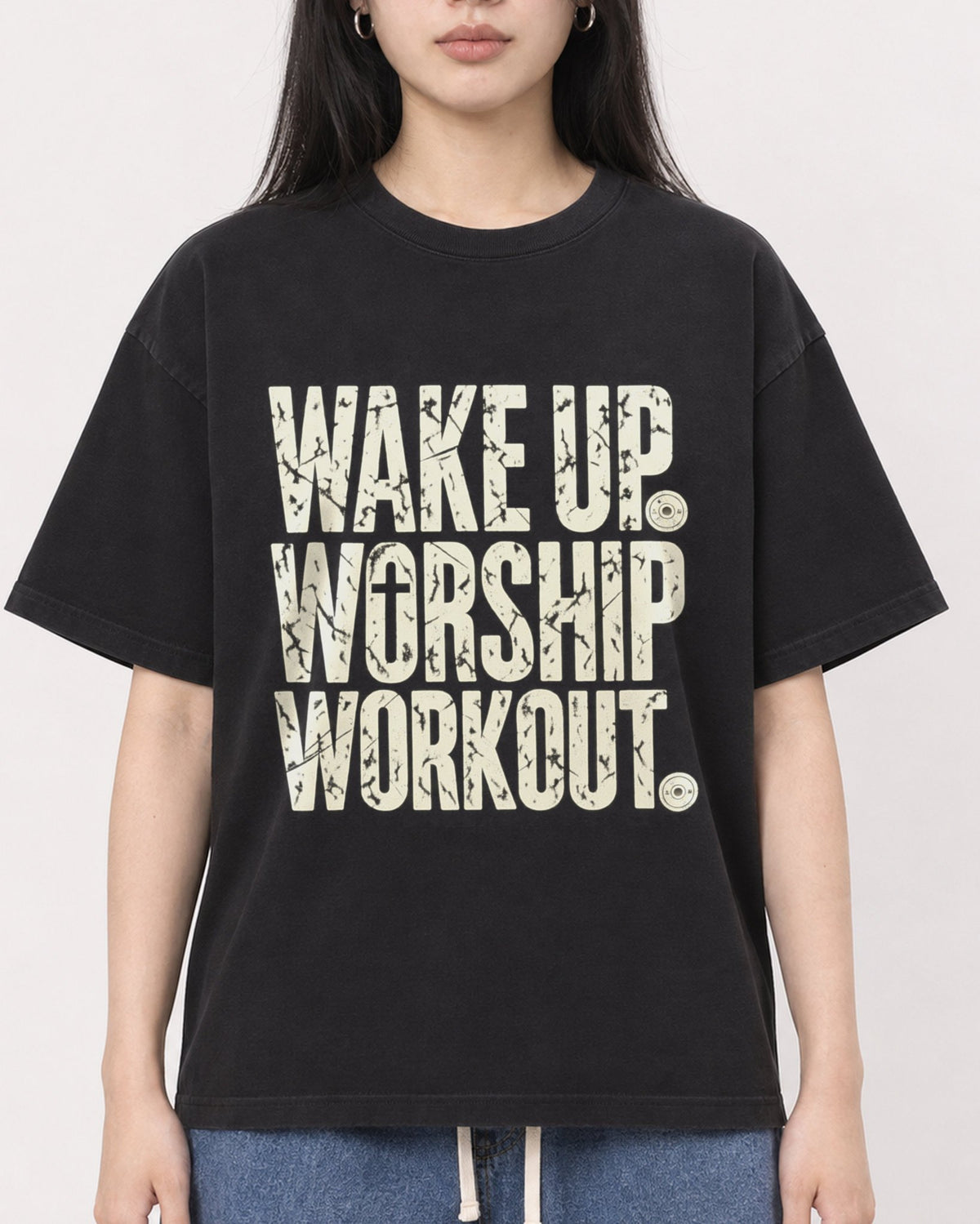 Mockup Boxy Heavyweight Tee Black female close-up 01