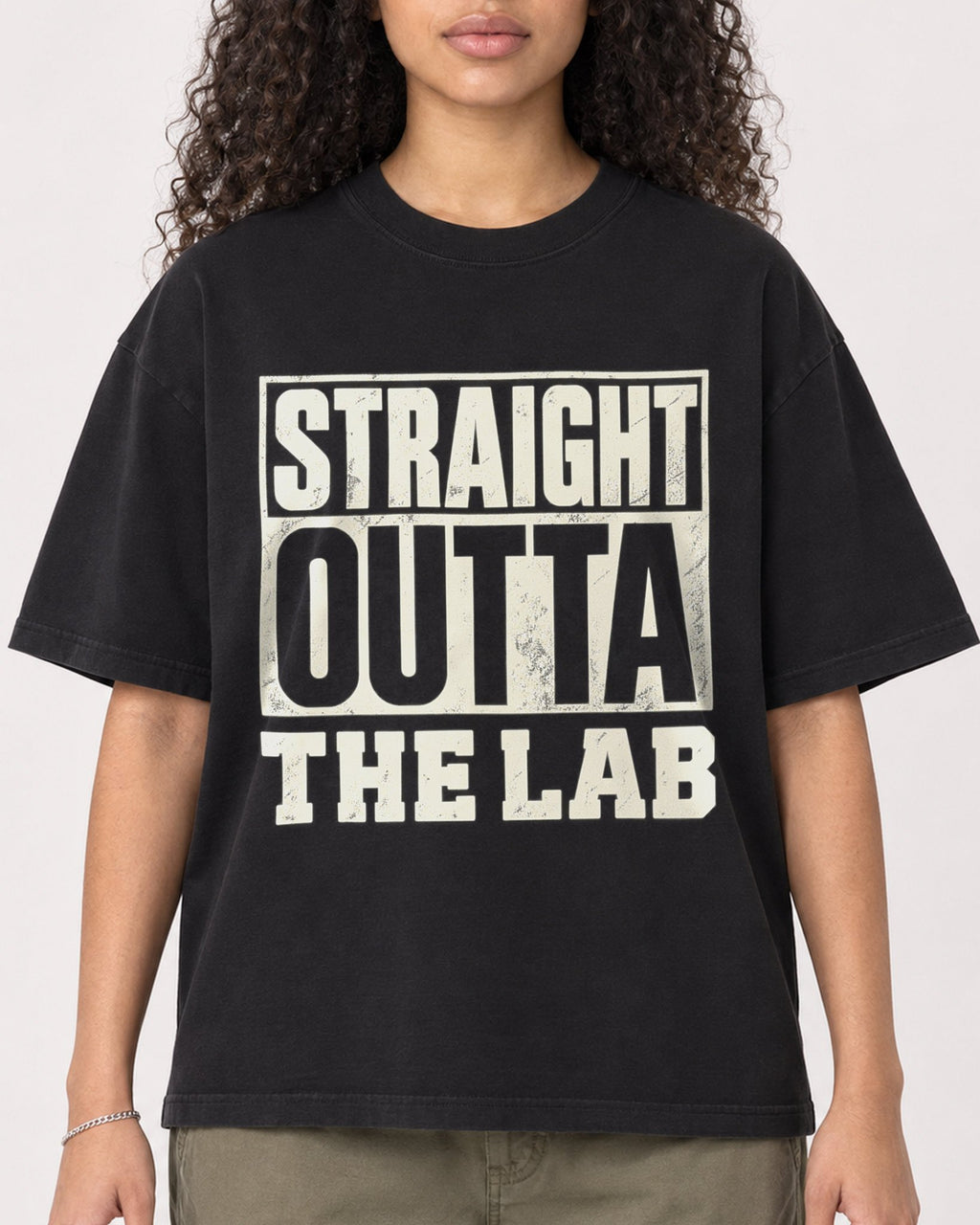 Mockup Boxy Heavyweight Tee Black female close-up 10